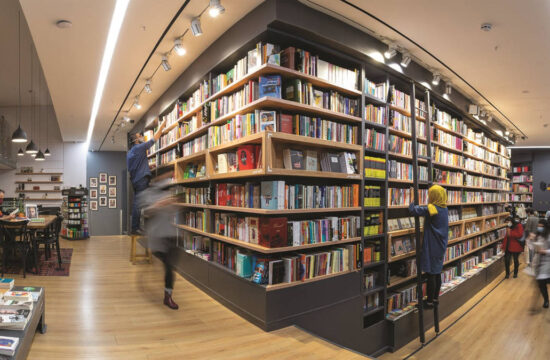 کتاب‌هایی که باز می‌شوند و دست‌هایی که بسته می‌شوند؛ خرده‌روایت‌هایی از کارگران کتاب‌فروش